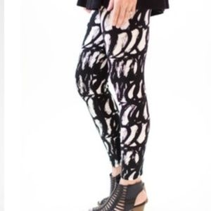 Agnes & Dora Adult Leggings S/M----NEW!!!